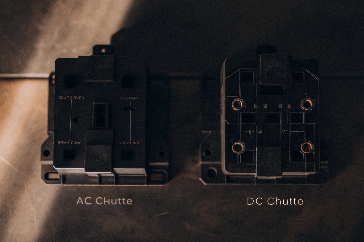 Difference between AC and DC contactor A visual comparison of an AC contactor and a DC contactor, highlighting the arc chute area.