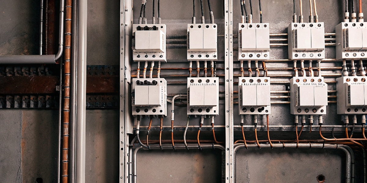 diagram of common DC-bus architecture for three VFDs